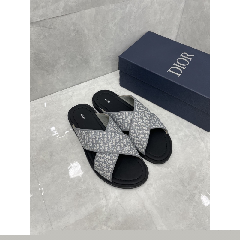 ch**an D*or slippers